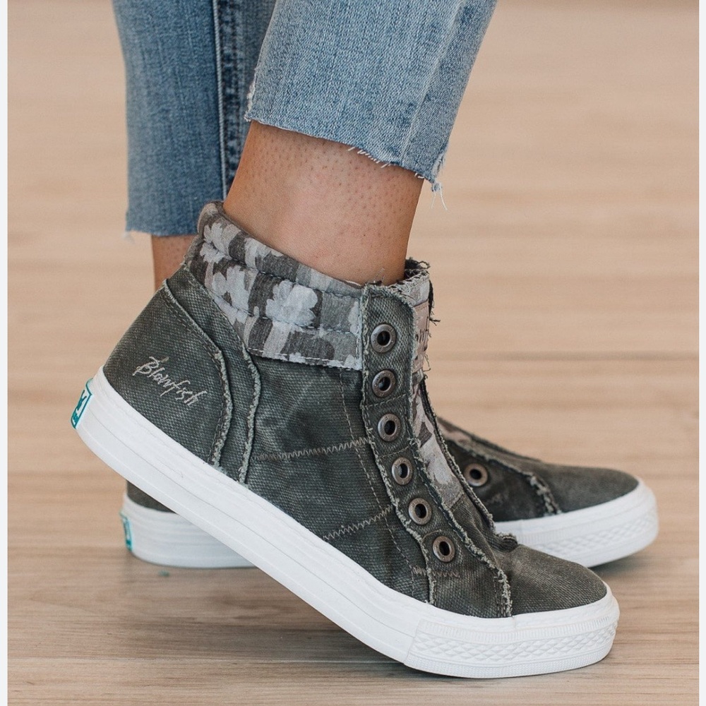 NEW! Blowfish Malibu Kora sneakers. Desert sage. Size 7.5